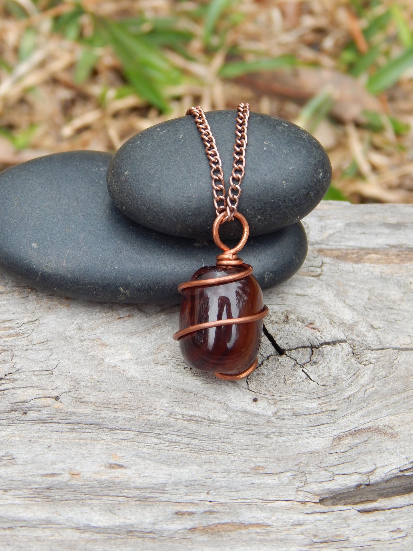 Simple wire wrapped agate pendant