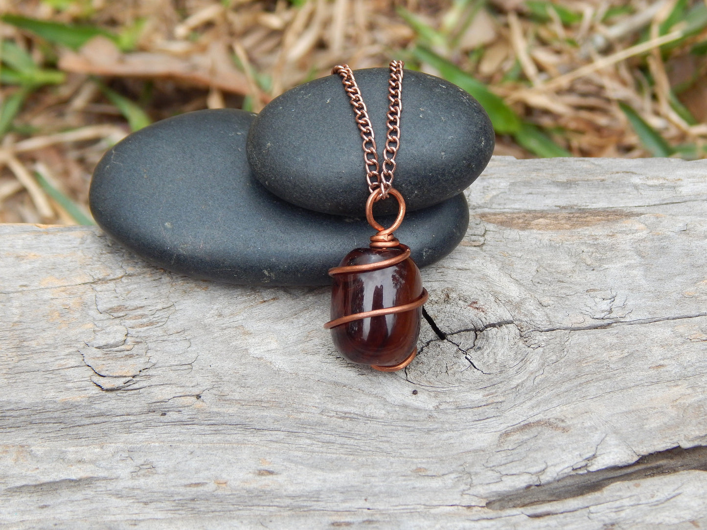Simple wire wrapped agate pendant