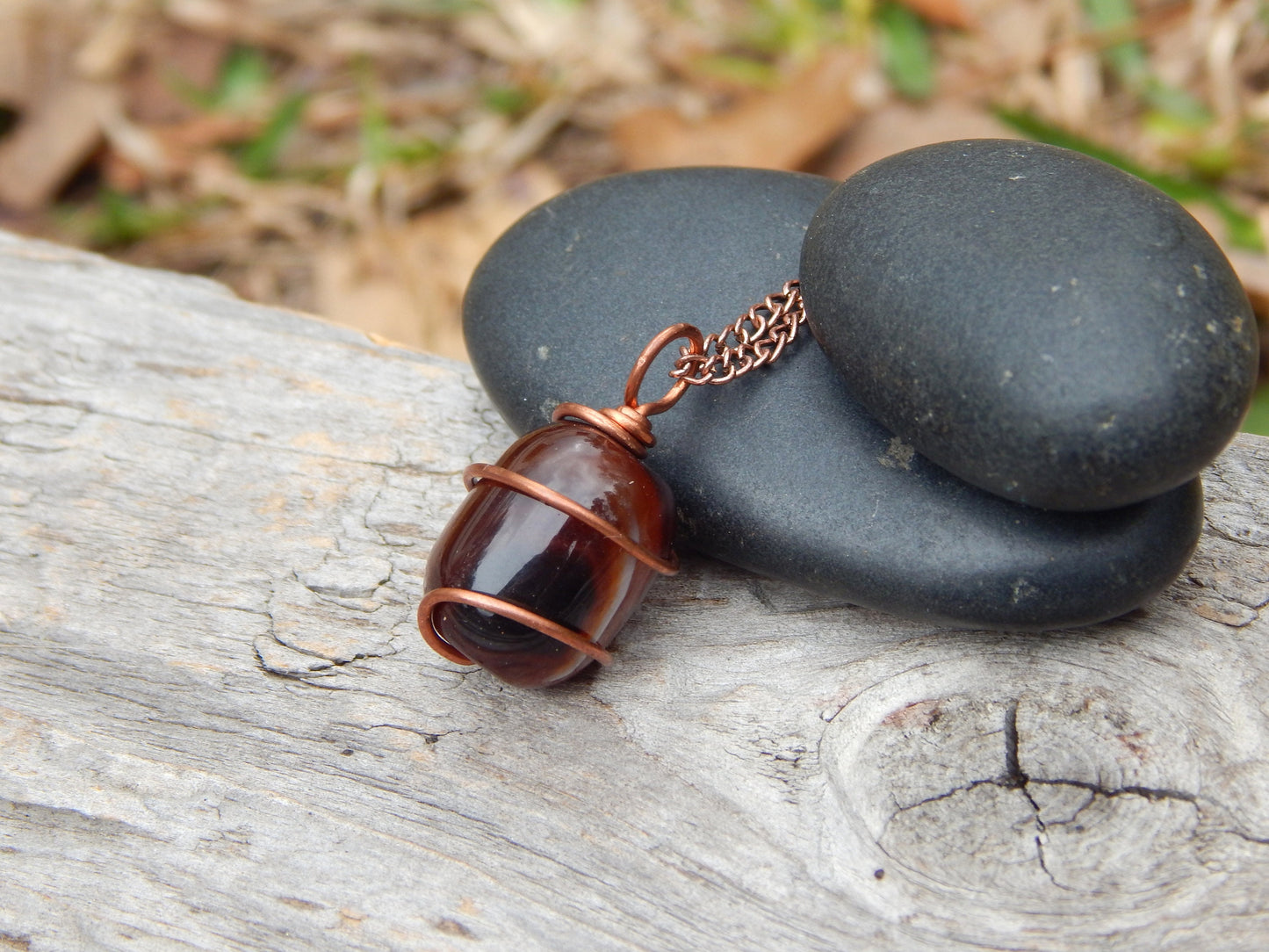 Simple wire wrapped agate pendant