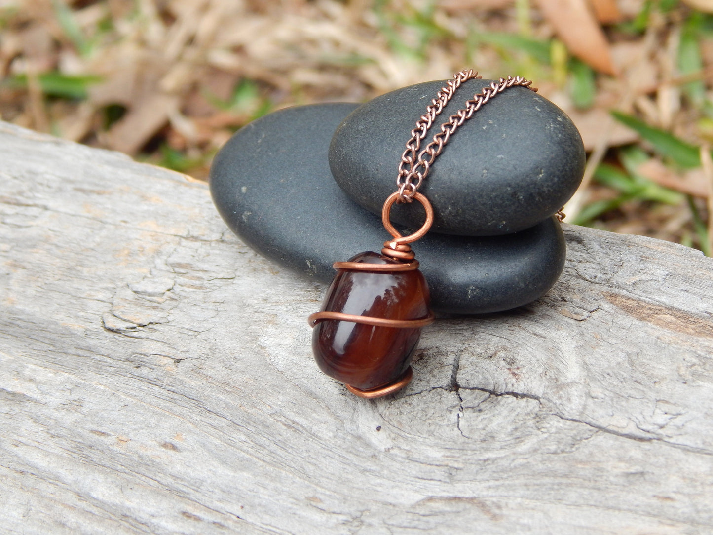 Simple wire wrapped agate pendant
