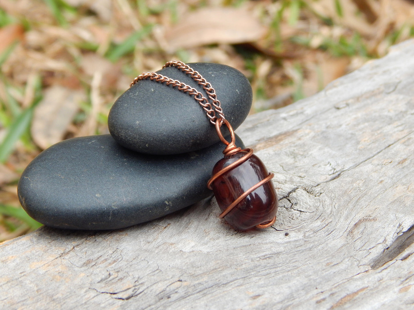 Simple wire wrapped agate pendant