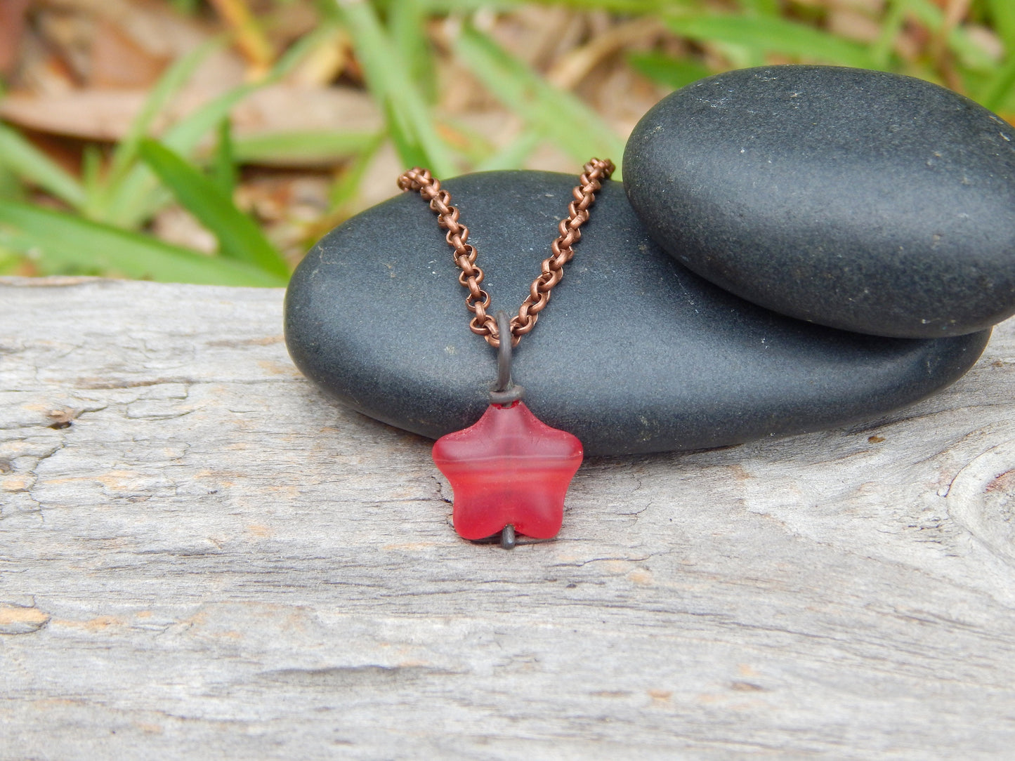 Mini red glass star pendant