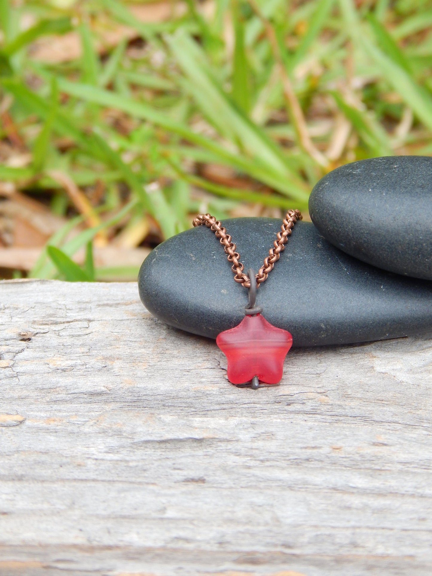 Mini red glass star pendant