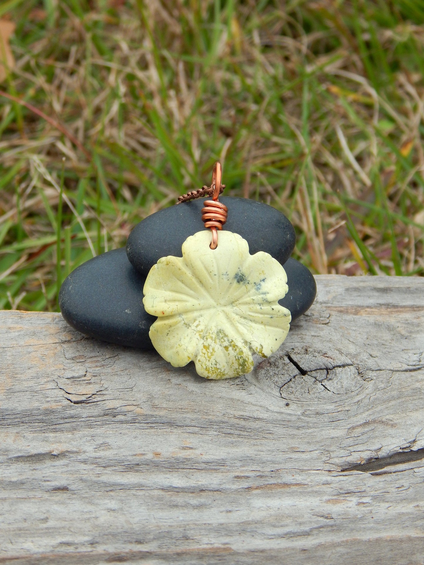 Serpentine flower pendant