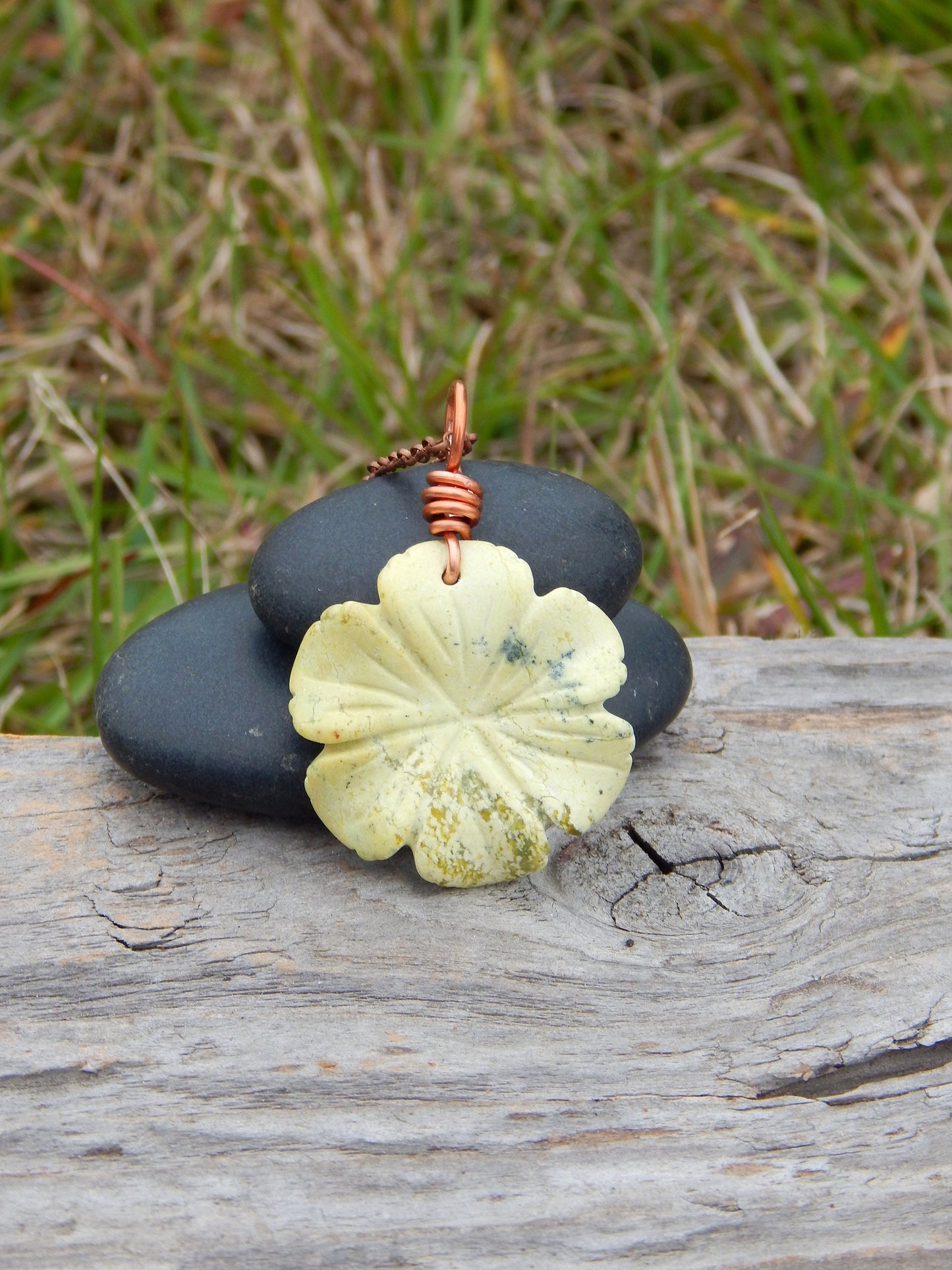 Serpentine flower pendant