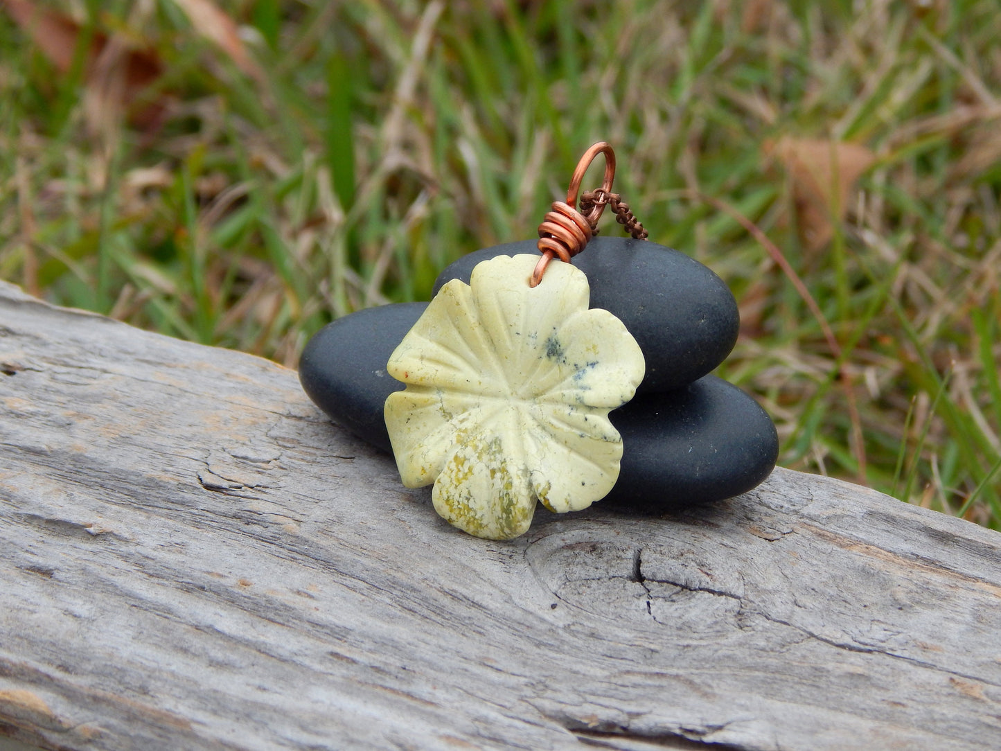 Serpentine flower pendant