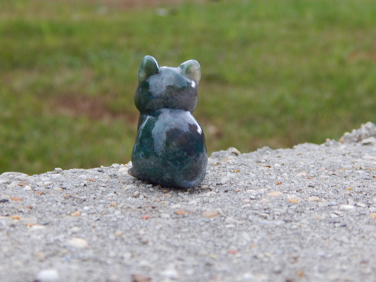Moss agate crystal cat carving