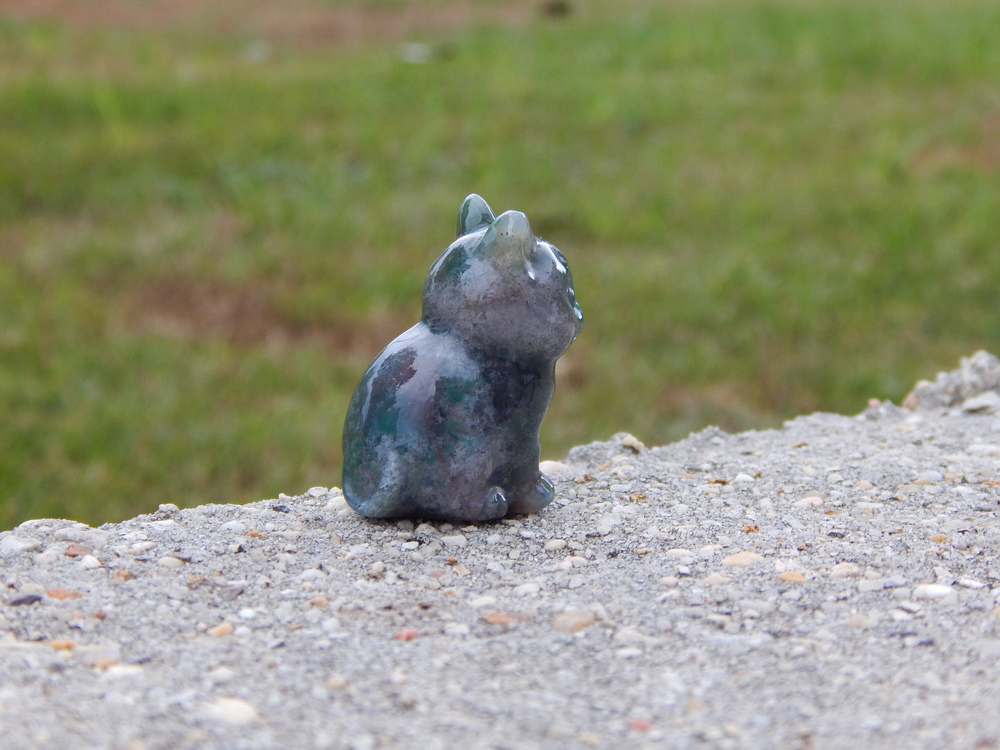Moss agate crystal cat carving