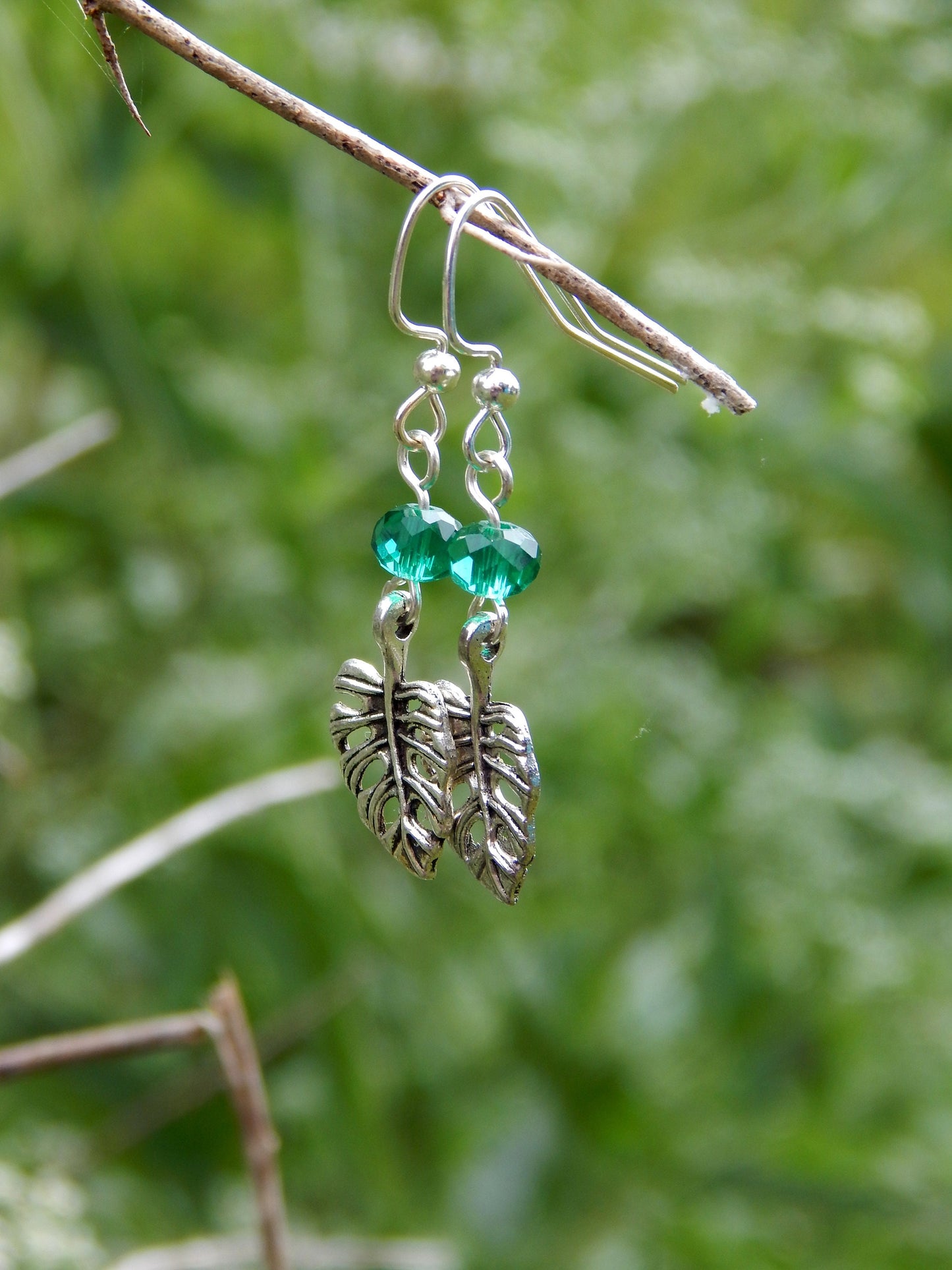 Hypoallergenic monstera leaf earrings