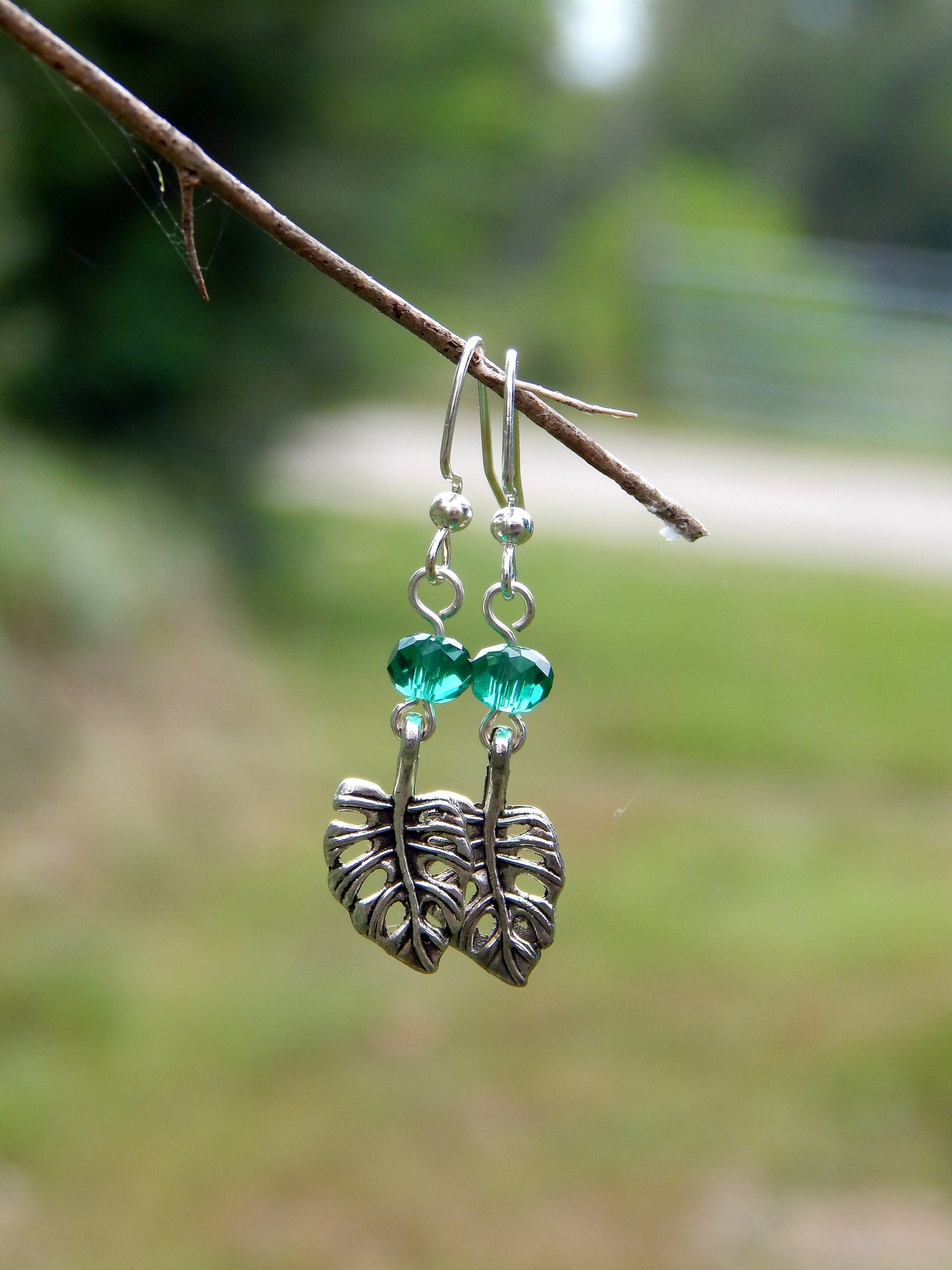 Hypoallergenic monstera leaf earrings