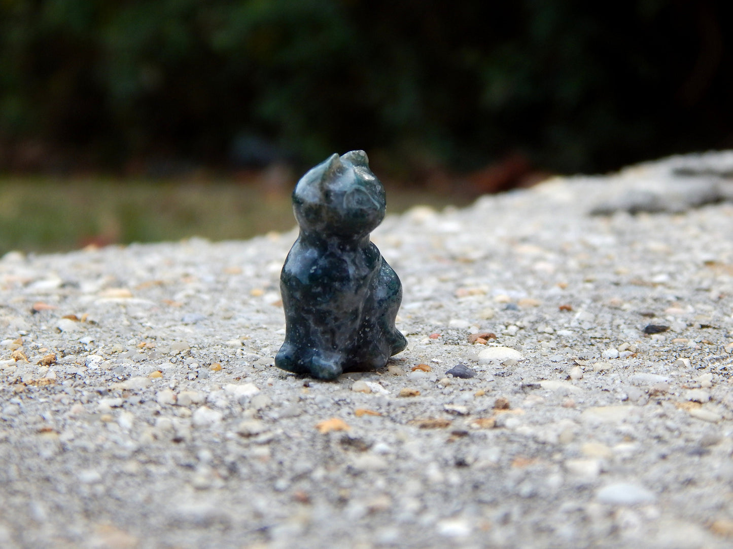 Mini moss agate cat crystal carving