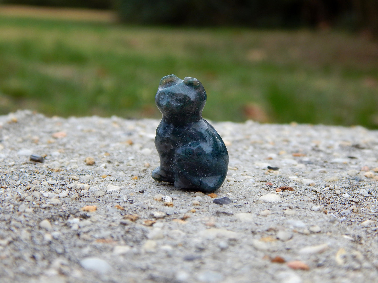 Mini moss agate cat crystal carving