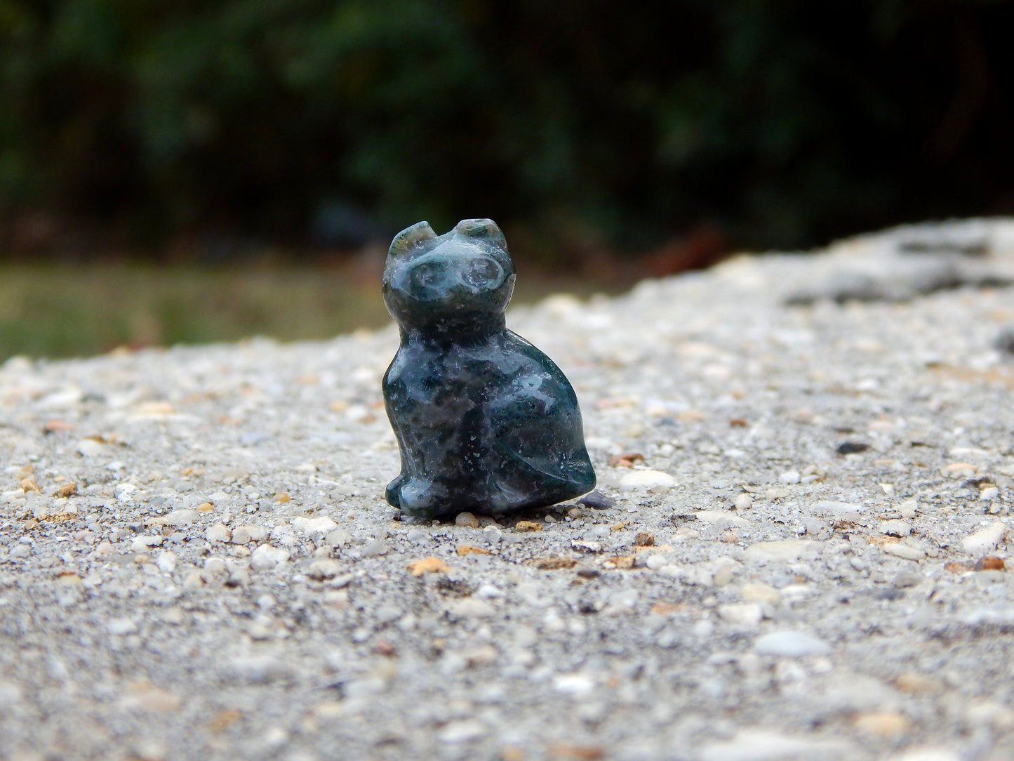 Mini moss agate cat crystal carving