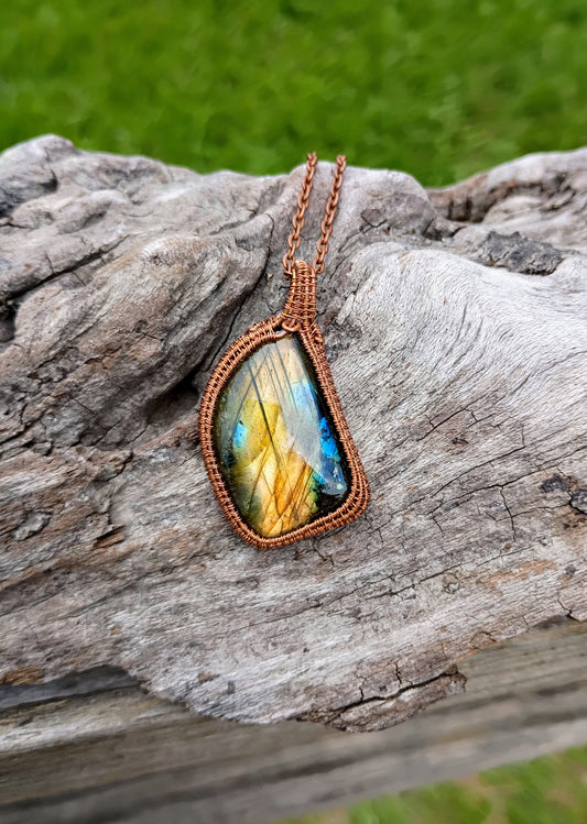 Labradorite wire wrapped pendant