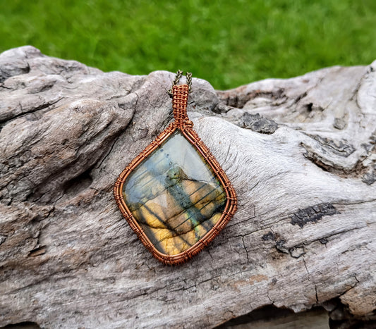 Labradorite wire wrapped pendant