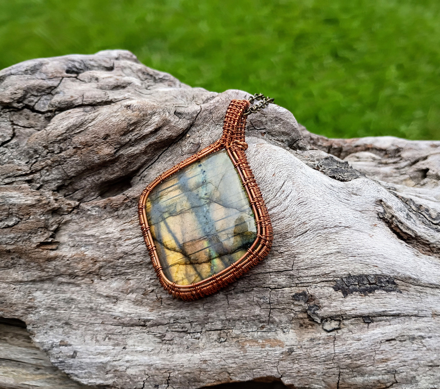 Labradorite wire wrapped pendant