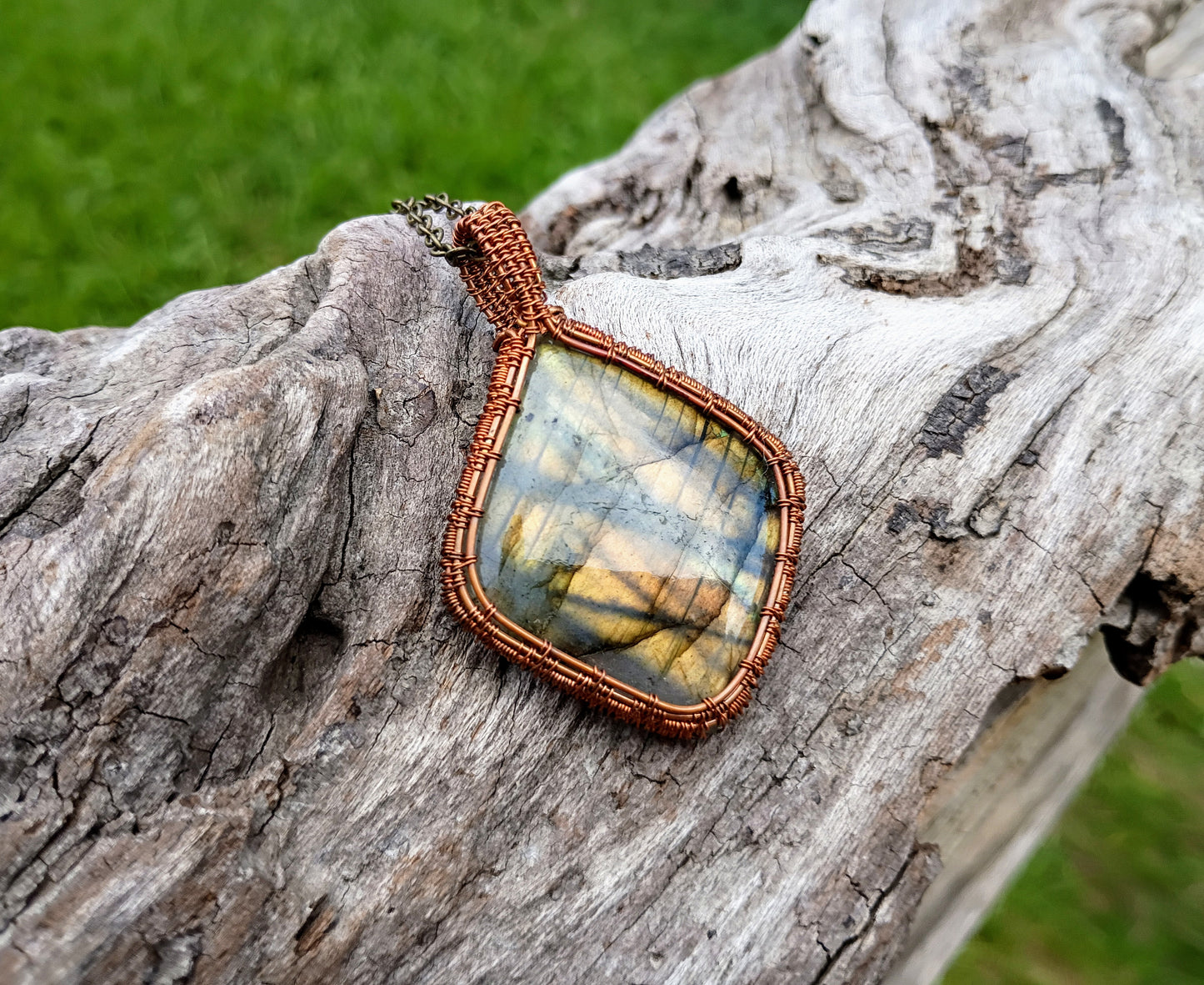 Labradorite wire wrapped pendant