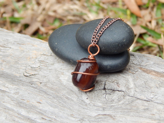 Simple wire wrapped agate pendant