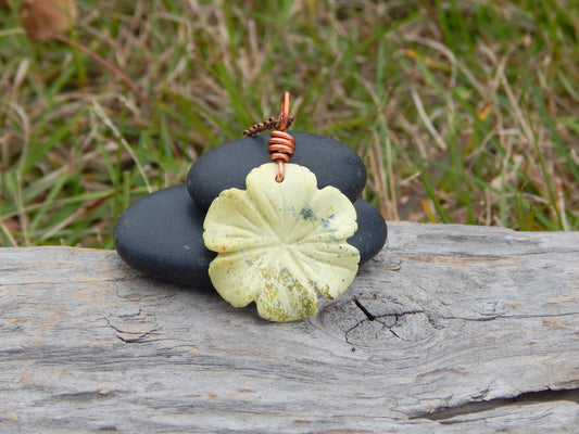 Serpentine flower pendant