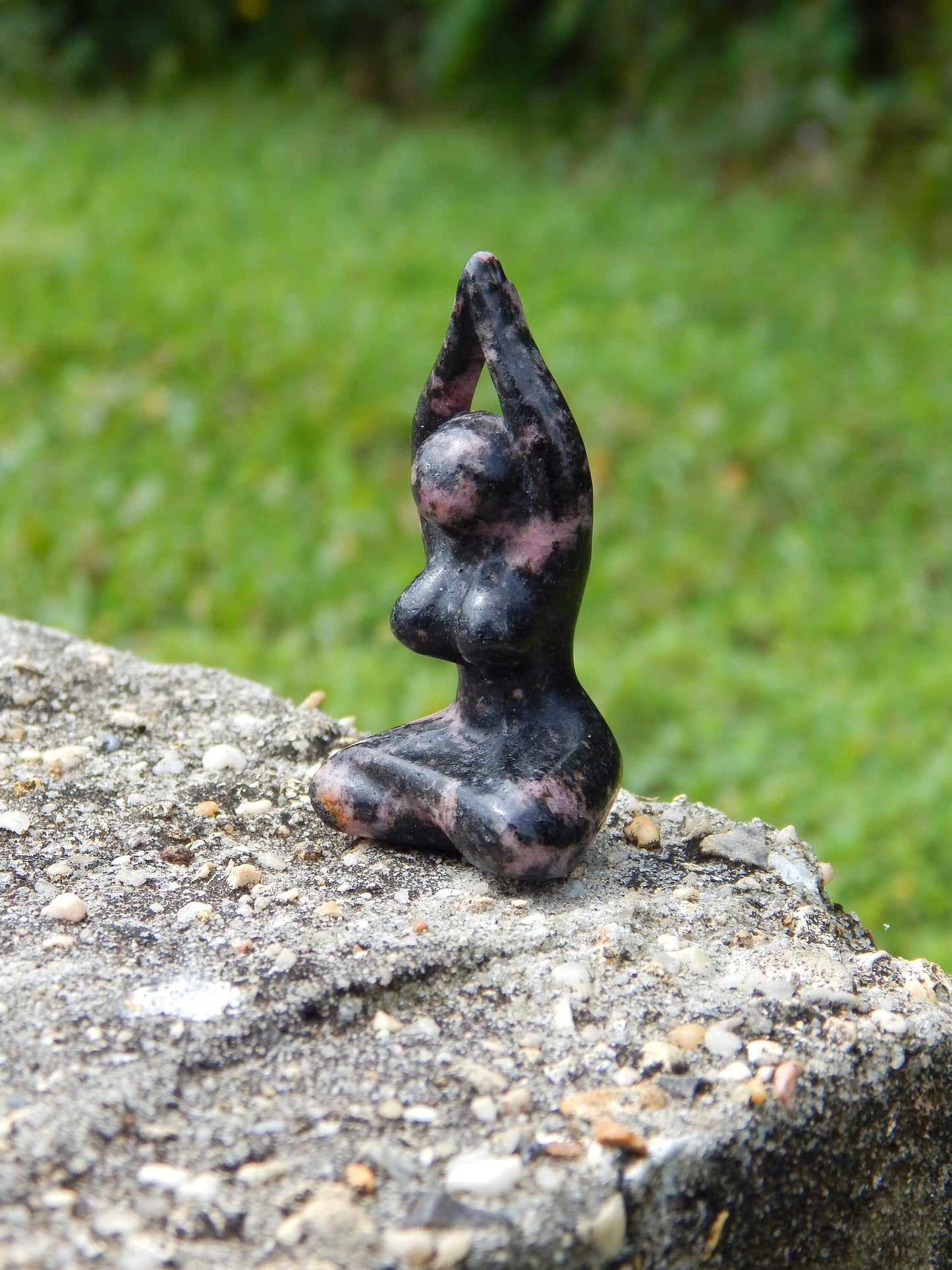 Rhodonite yoga lady crystal carving
