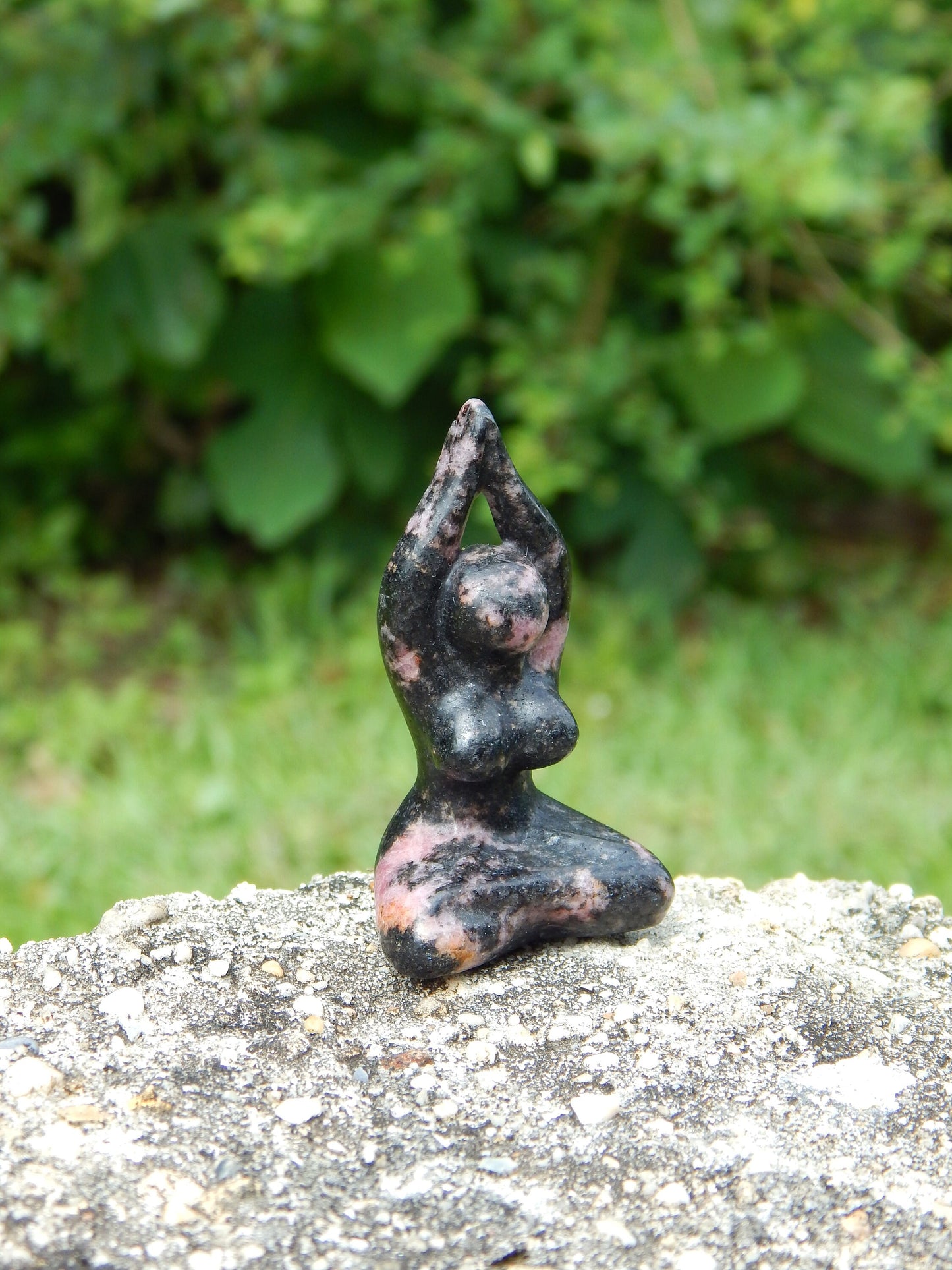 Rhodonite yoga lady crystal carving